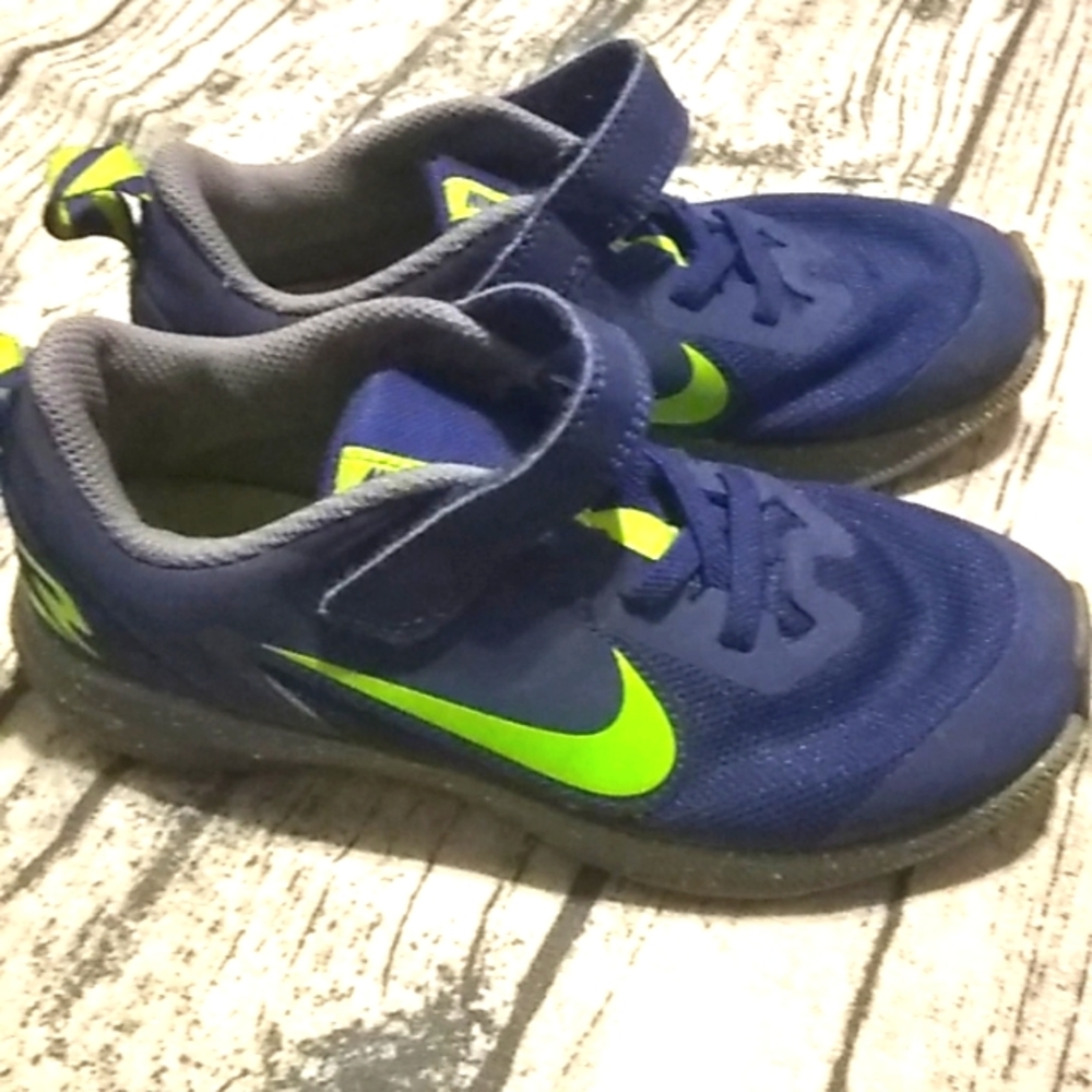 Boys Nike shoes size 13.5 blue green sneakers